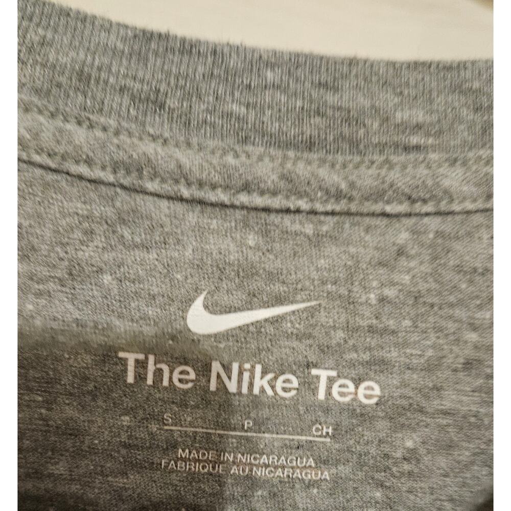 Nike small basic tee - Picture 3 of 4